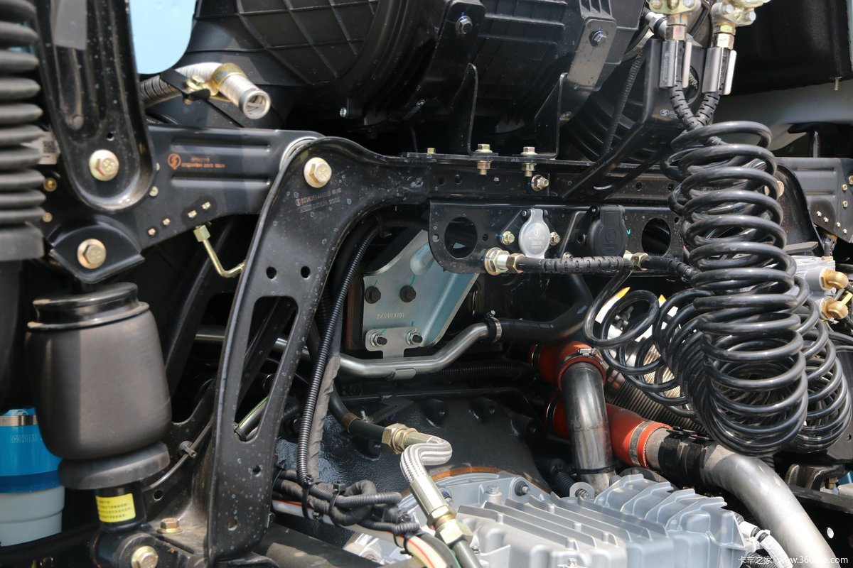 国产最新款大马力重卡,马力最大跑得最快的国产重卡价格