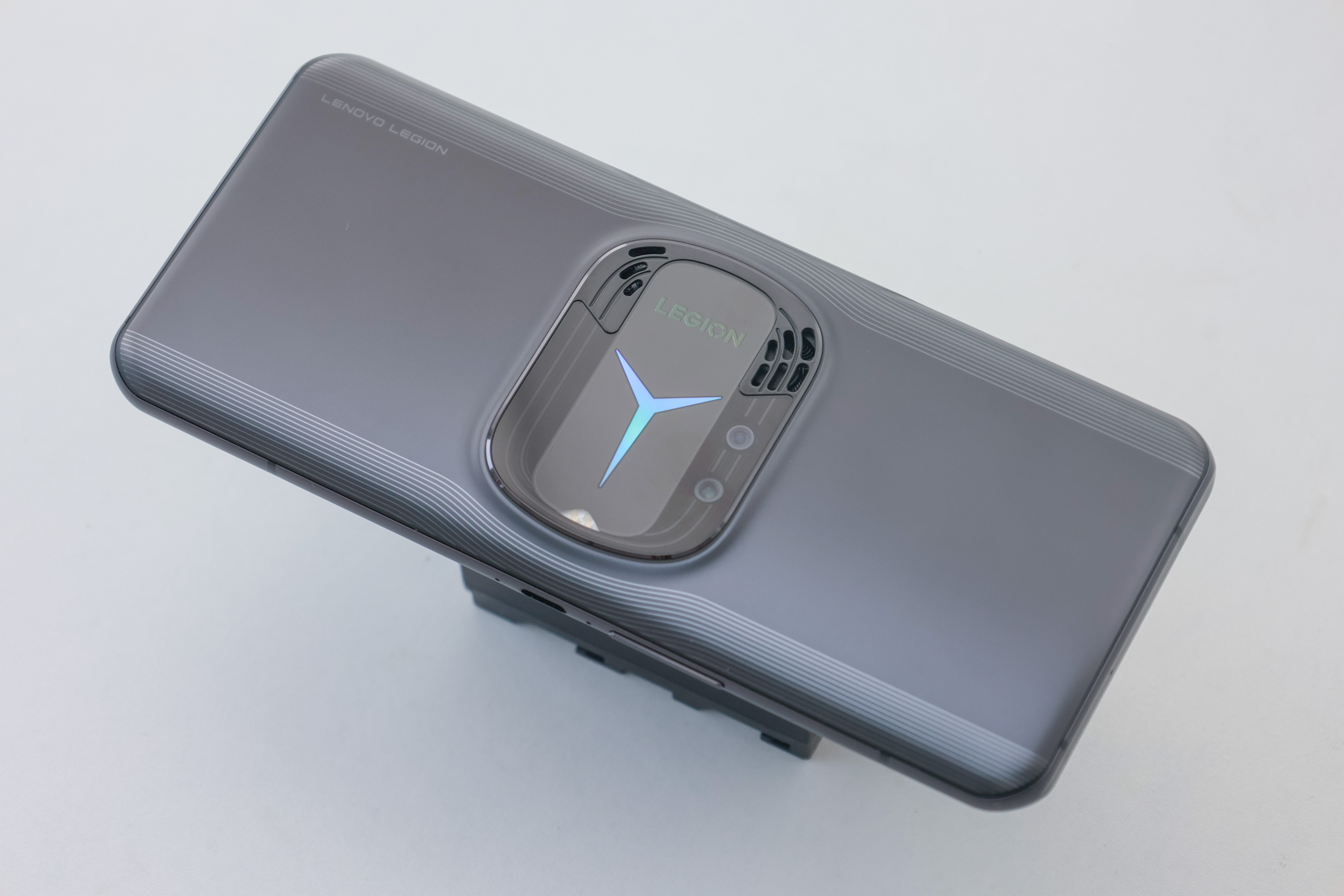 拯救者y90电竞手机科技美学,拯救者电竞手机y90玩游戏