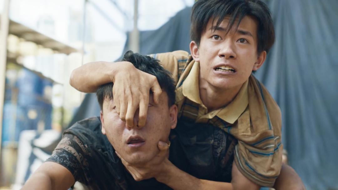 易烊千玺凭什么能和吴京拍戏,易烊千玺吴京的演技有多好