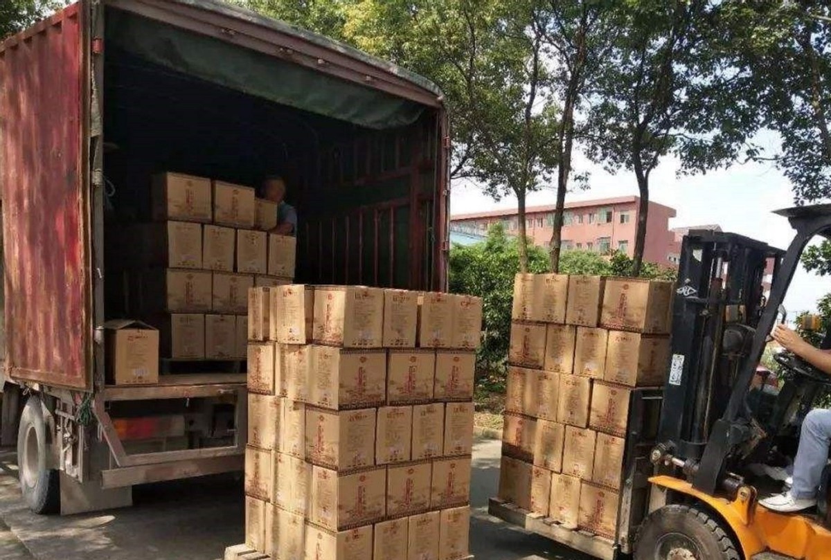 网购白酒可信吗,网购白酒套路深不要被低价欺骗了