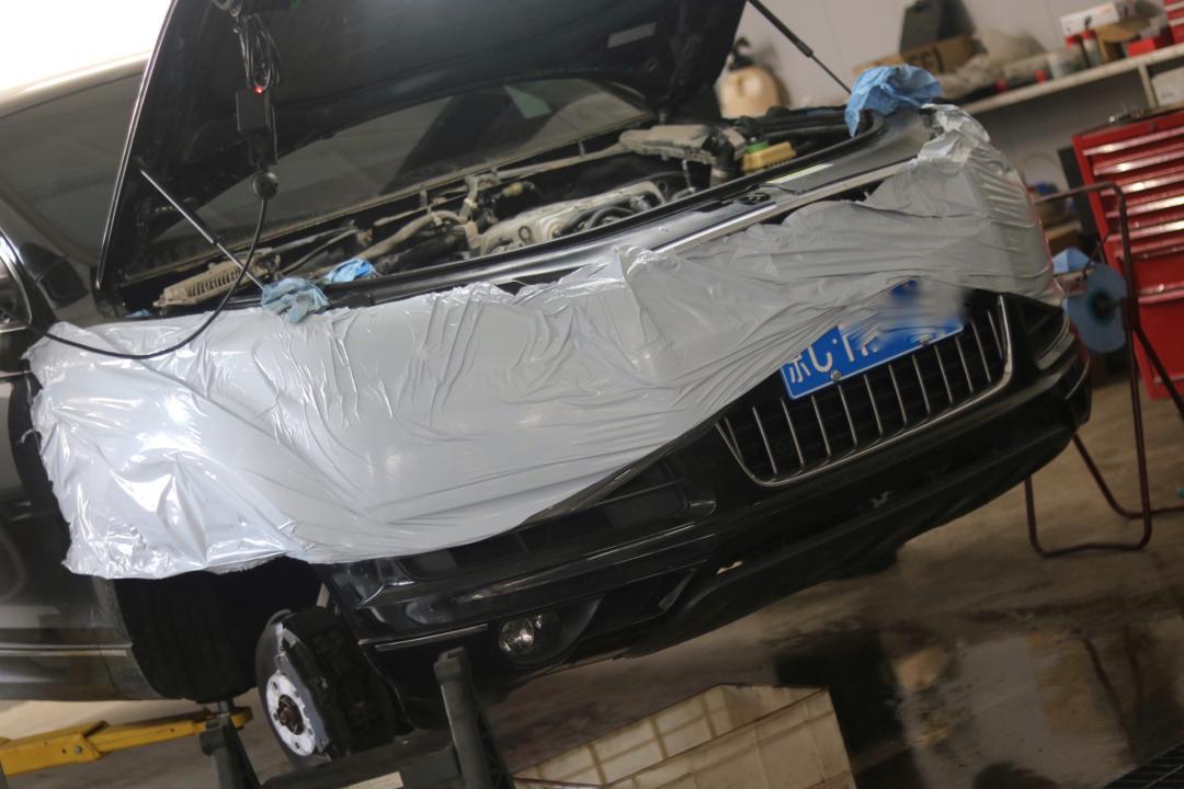 奥迪q7报废厂,老款奥迪q7出车祸