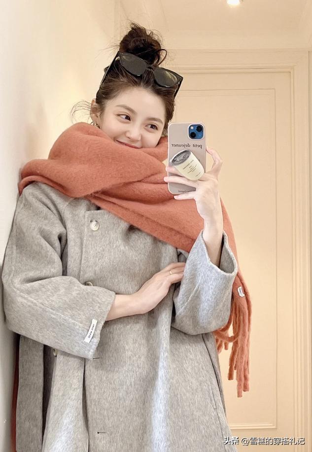 年轻人穿什么灰色好看,米灰色适合什么肤色的人穿