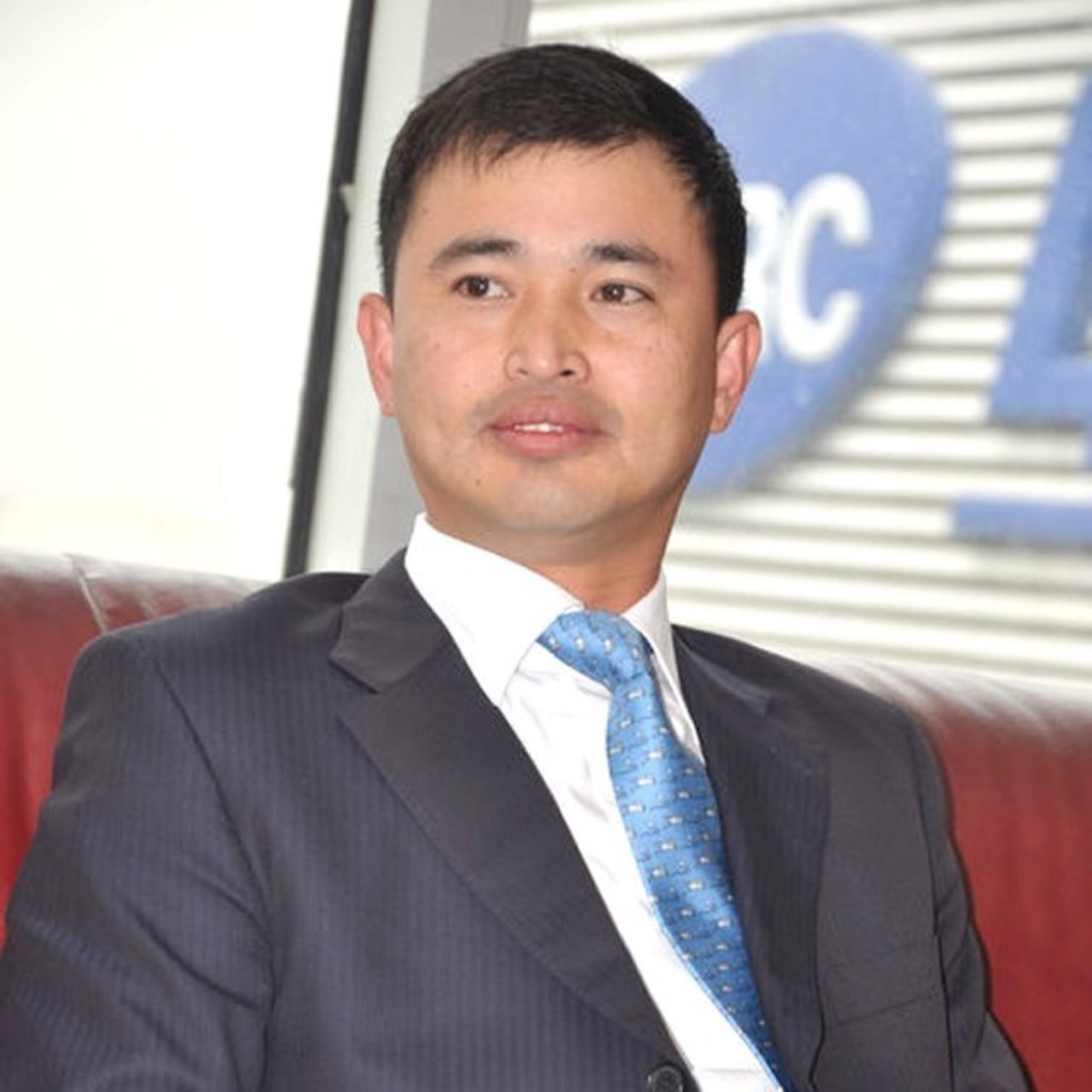 南安又出黑马：18岁闯社会，一手创办百亿帝国，捐款1.2亿