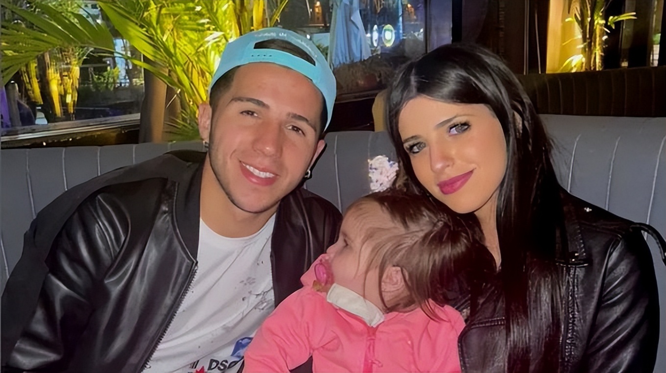 恩佐与老婆孩子一起庆祝夺冠,恩佐年轻照片