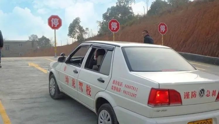 辽宁一男生被驾校女教练猥亵，*体下**受伤后说：那个女人像疯狗