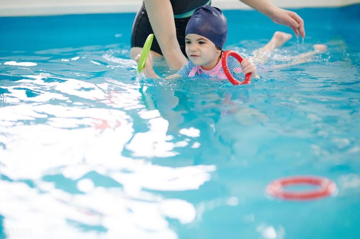 一个游泳馆一年能赚多少钱,室内游泳池怎么盈利