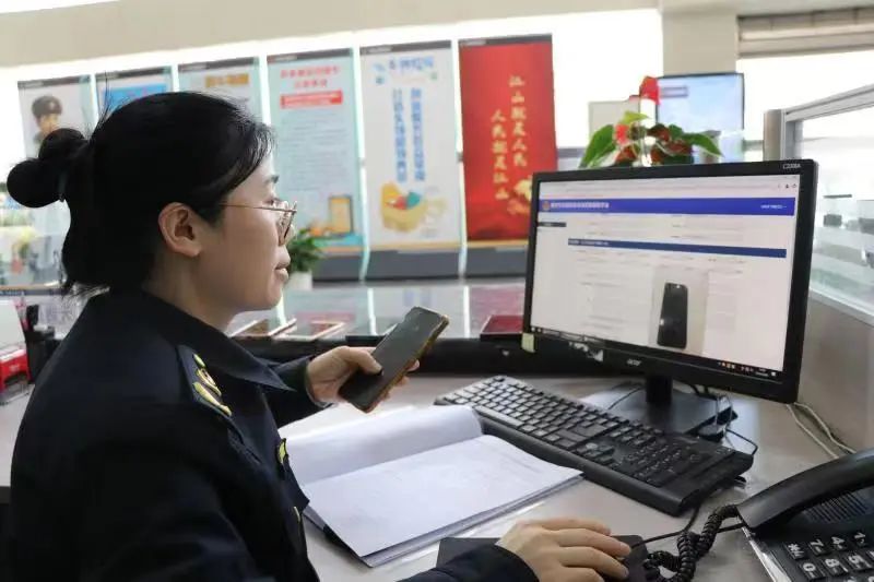 坐出租车手机掉了怎么办,坐出租车落东西了怎么找回来