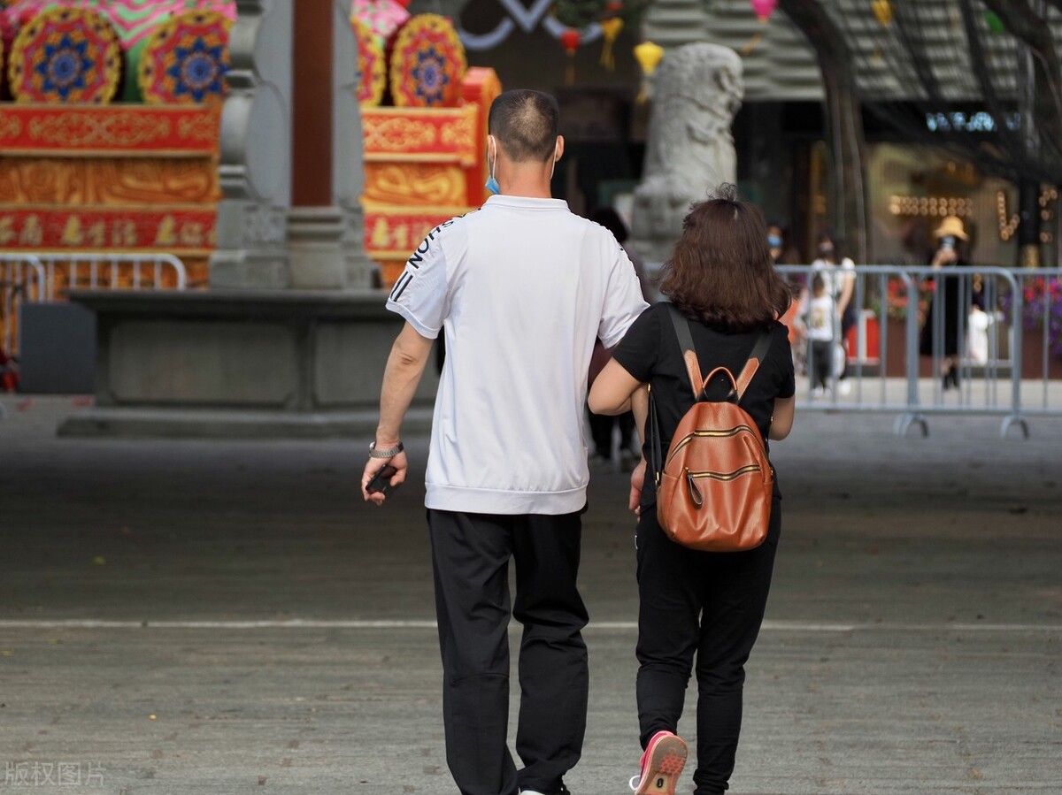 老人生活不能自理怎么解决,人老了不能自理是什么原因