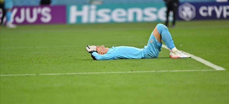 疼疼疼！世界杯球员相撞鼻骨骨折被迫离场医生：头球争抢需谨慎