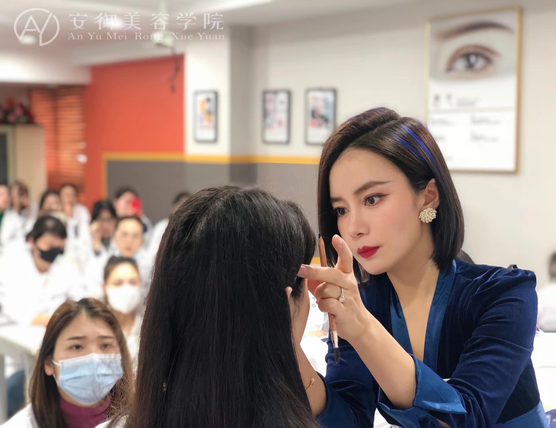 零基础新手学习半永久培训课程_学半永久纹绣学费多少钱