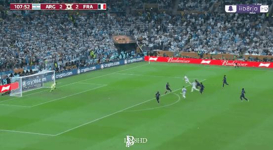 梅西封神姆巴佩金靴,梅西封神点球