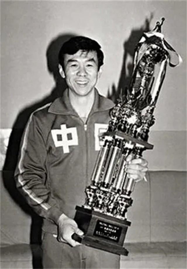 女排功勋袁伟民近况,女排老教练袁伟民的现状