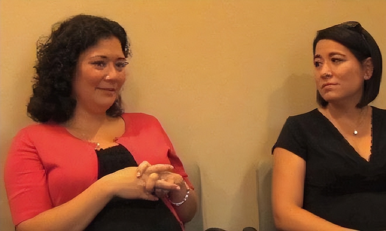 美国产妇生下双胞胎竟是异父同母,美国24岁的女子生下12个双胞胎