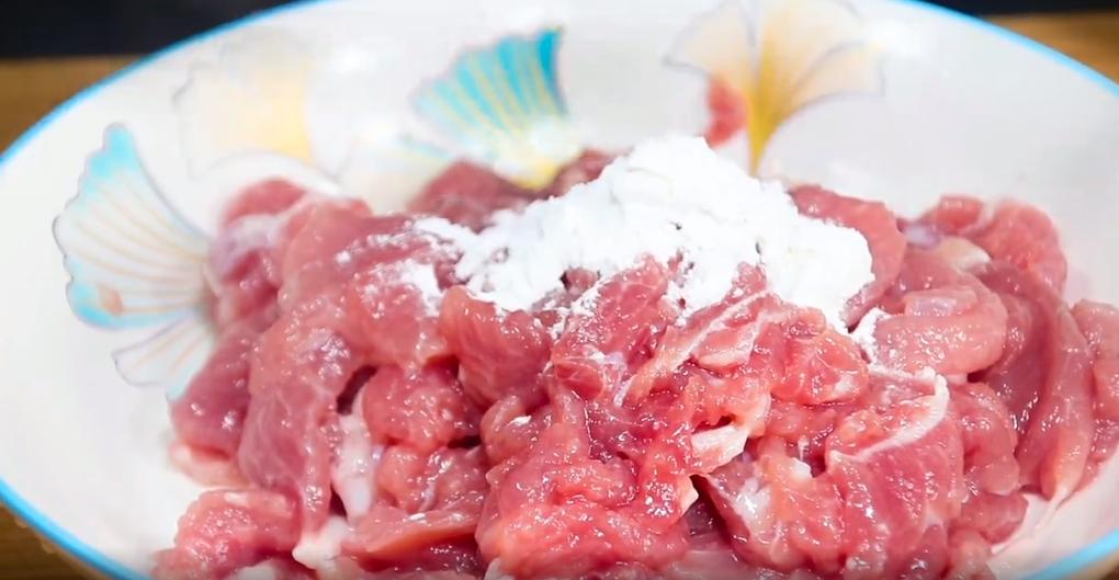 炒猪肉很柴怎么办,炒猪肉时瘦肉发柴咬不动