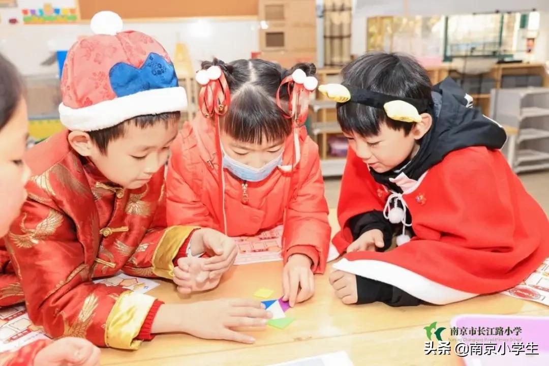 南京市长江路小学一年级开展“畅畅笑笑”乐评园活动