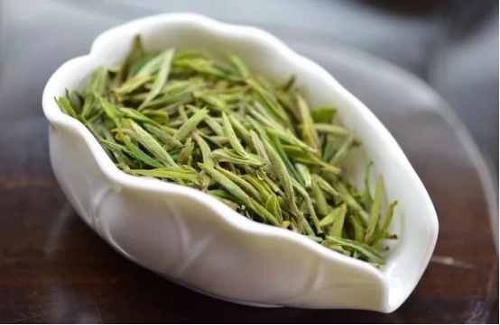 同样是花茶区别在哪里,同样品质的茶红茶贵还是绿茶贵