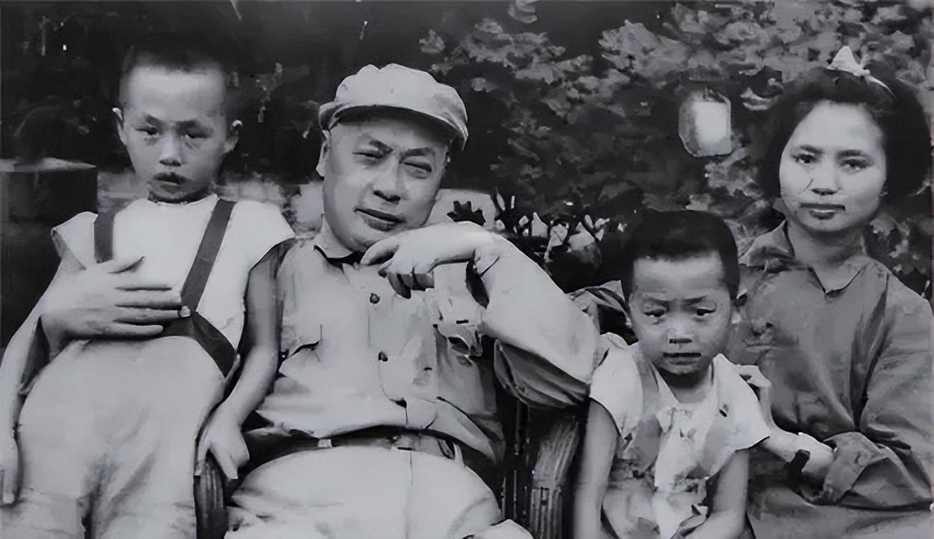 上海解放后，陈毅是如何整治黑道和*院妓**的？连蒋介石都夸他太厉害