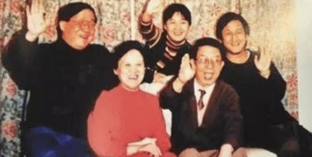 英如镝妈妈梁欢和宋丹丹,梁欢的老公是谁