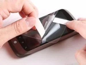 手机贴膜是钢化膜好还是水凝膜好,手机贴膜和不贴膜哪个更伤害眼睛