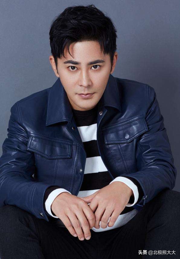 他是长得最帅的公务员，被人忽悠转行当演员，闯圈多年却不温不火