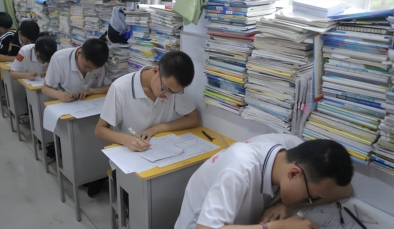 文科和理科学哪个更容易就业,文科生就业出路