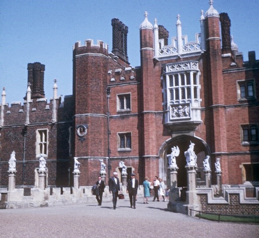 英国王权的见证者:女王守护兽与它们的历史传承