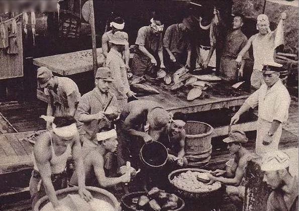 抗战日军单兵作战真实纪录片,真实记录日寇抓了两个娃娃兵