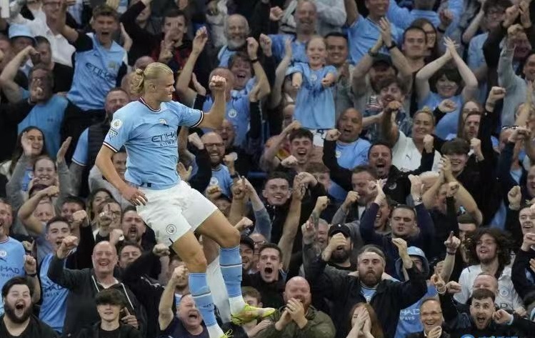 姆巴佩横空出世梅西无力回天,姆巴佩把梅西踢出巴黎成为新王