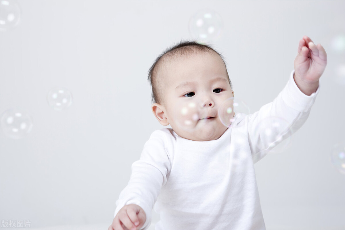 婴儿晚上哭闹手脚发热,婴儿头发热手脚冰凉怎么处理