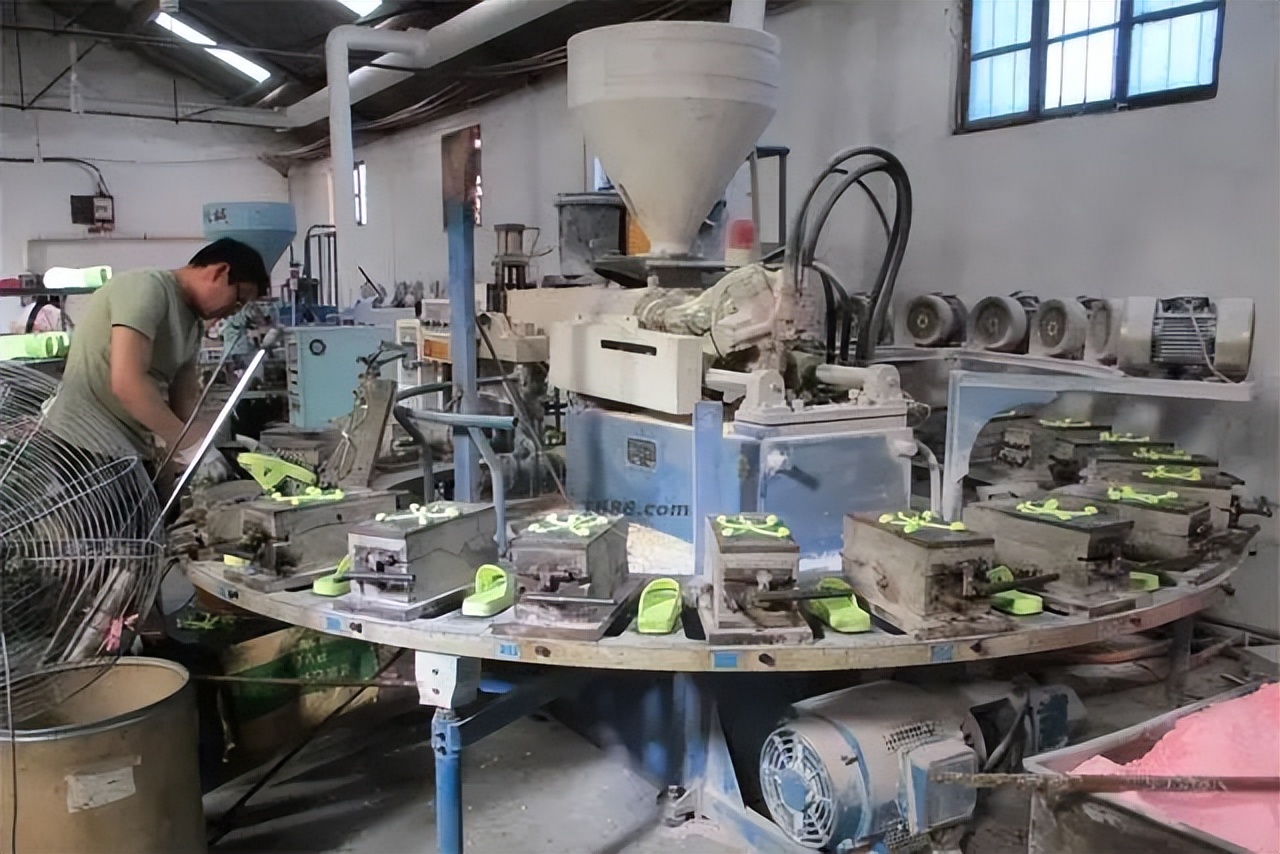 靠卖球鞋发家,靠卖鞋年入百万