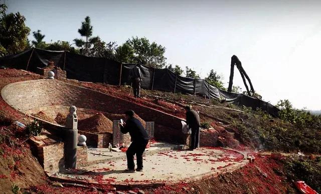 坟前长竹意味着什么预兆,为什么坟前长竹需迁坟