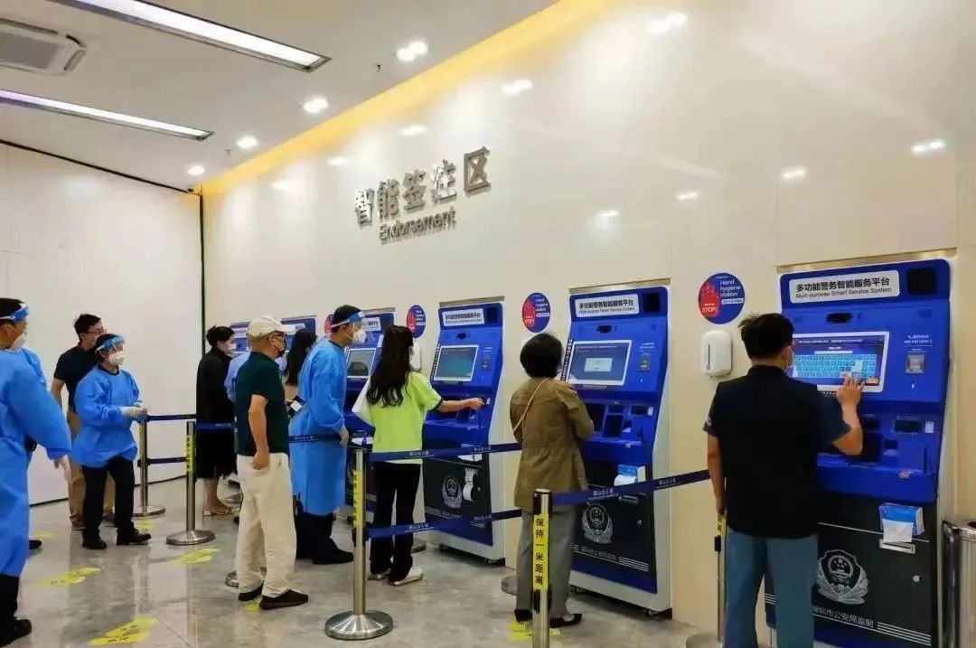 自助签注人山人海！口岸人山人海！直击香港全面通关首日火爆！