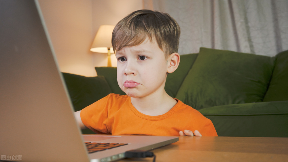 孩子被老师冷落了怎样开导孩子,怎么帮助孩子走出被孤立的阴影