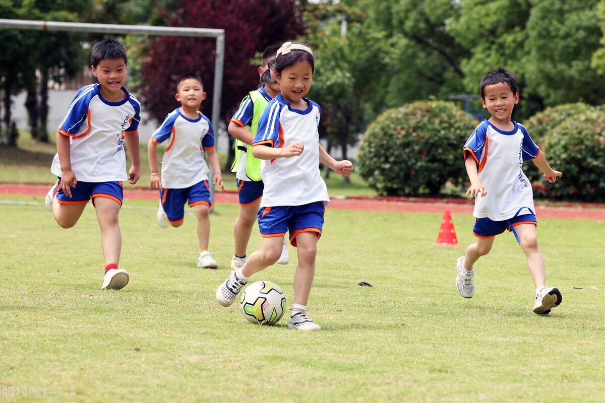 浙江长兴趣味足球喜迎六一,六一儿童节足球宝贝们