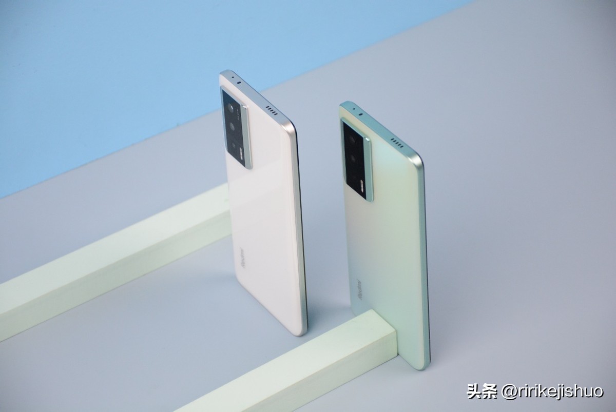 雷军：2K三星屏+5500毫安+512GB内存仅1899，你们还不买吗？