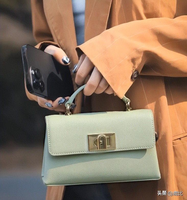 2000元至3000元的入门轻奢包 (一万左右适合夏天背的包)