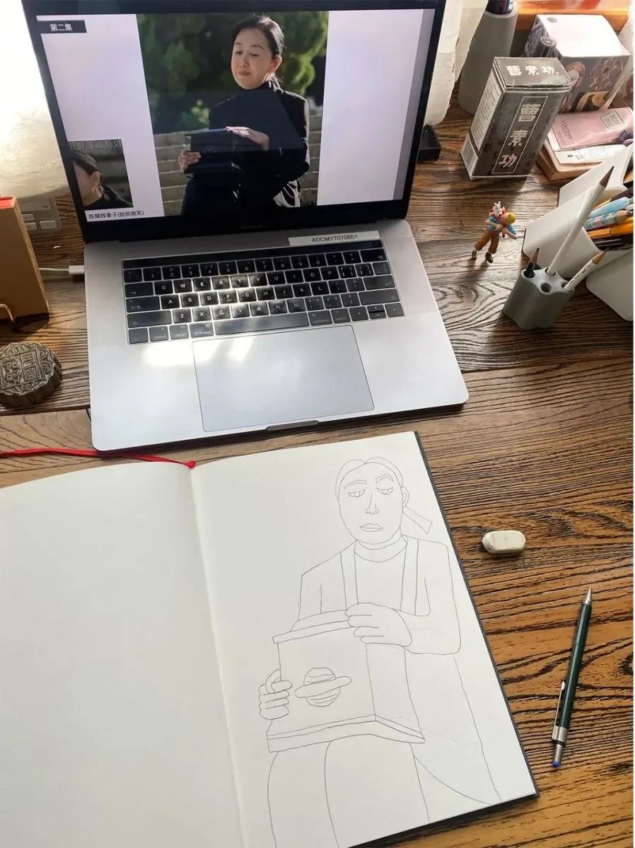 母亲抵抗应试教育后动摇：8岁天才女儿画电视片头，在学校交白卷