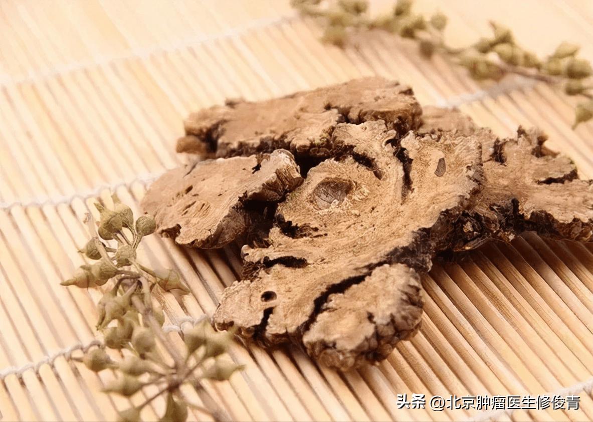 中医治疗晚期肺癌呕血、便血医案1则，三黄四逆汤