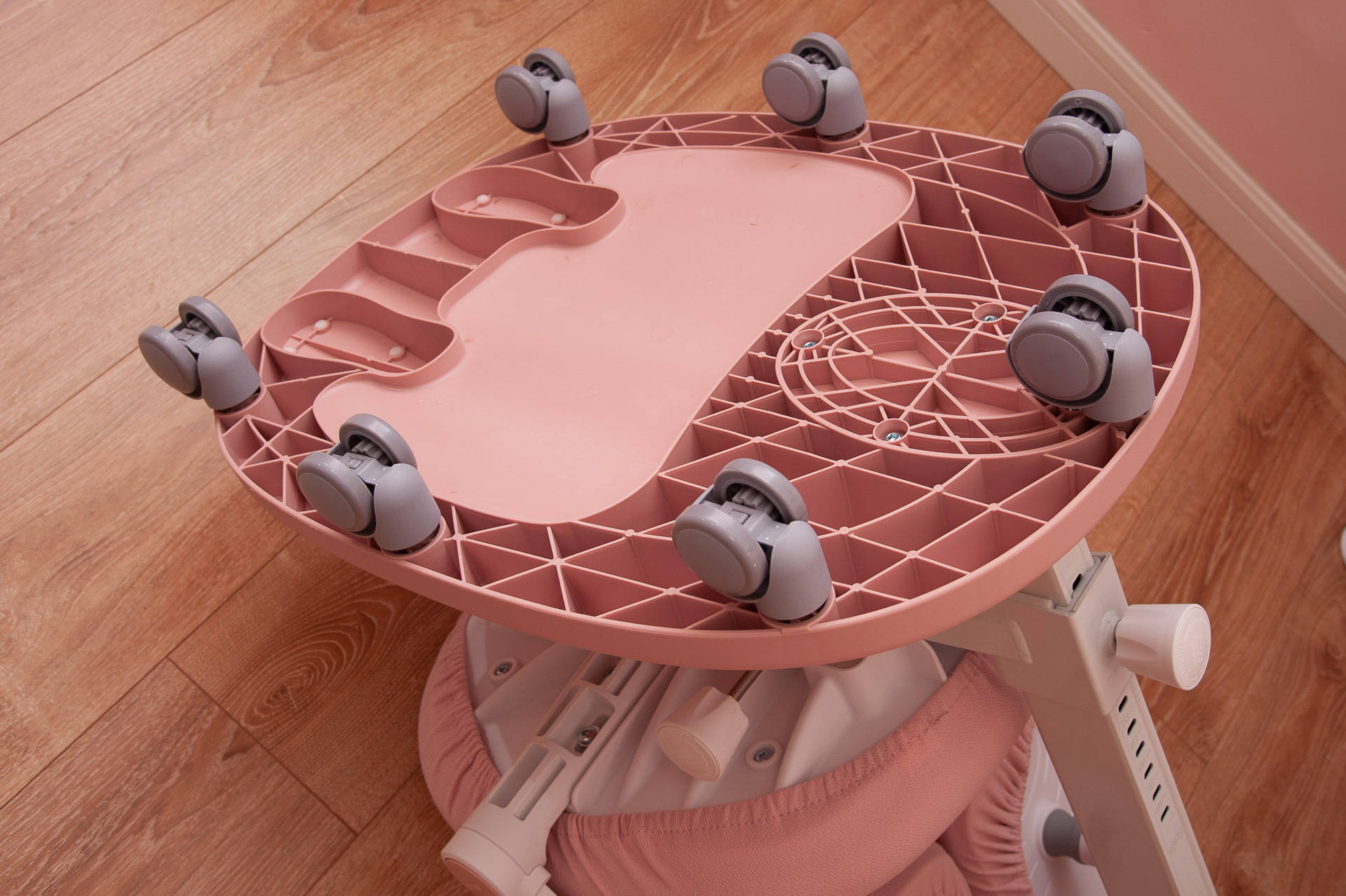 黑白调儿童桌椅——星空号评测帮助孩子养成良好坐姿习惯