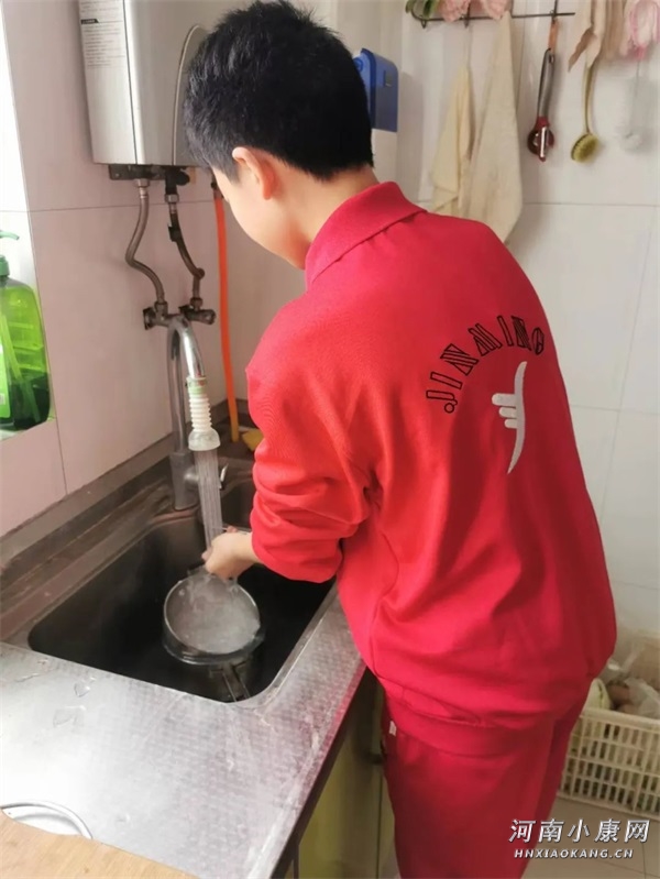 疫情难阻耕耘路不负韶华显担当——金明中小学线上教学侧记