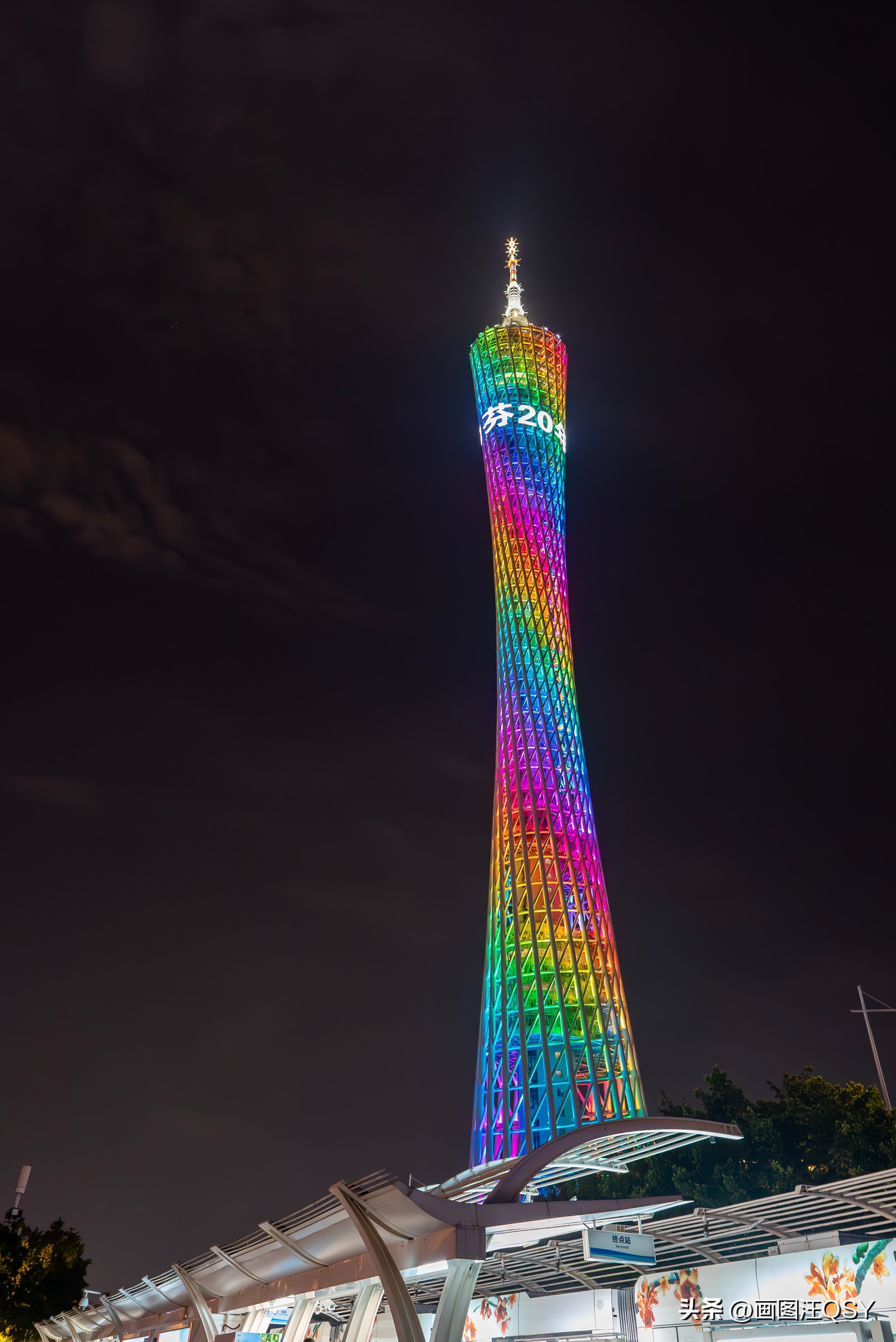 技术不够装备来凑，索尼ZV-E1真定位新手？Vlog初学者心得分享