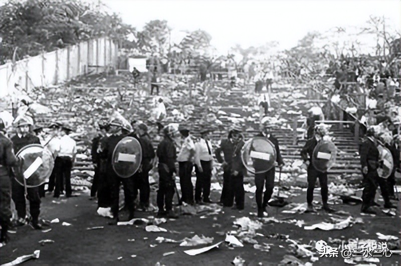 印尼球场暴力事件死亡原因,印尼一足球场爆发球迷暴力冲突