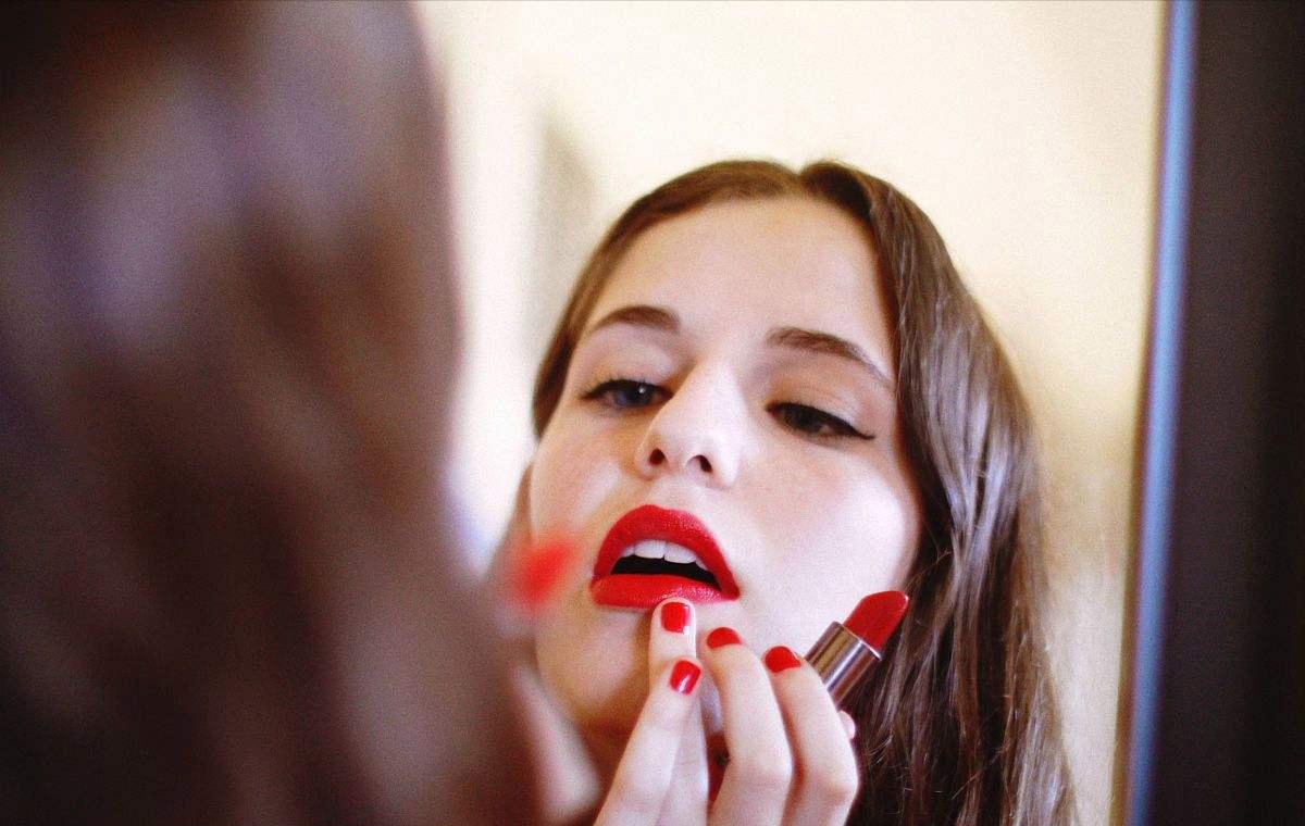 长期涂口红嘴唇颜色不好看了,经常涂口红会不会对嘴唇造成危害