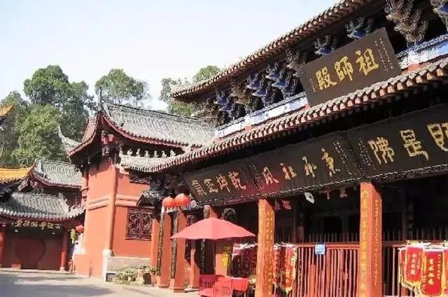 拜水都江堰问道青城山类似的话,拜水都江堰的拜水什么意思