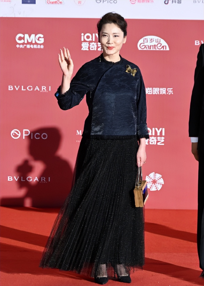 41岁刘涛晒长发美照,40岁刘涛惊艳视频