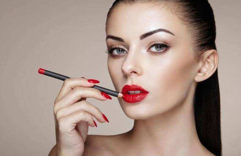 50个好用的化妆技巧视频,5个化妆小技巧一整天不脱妆