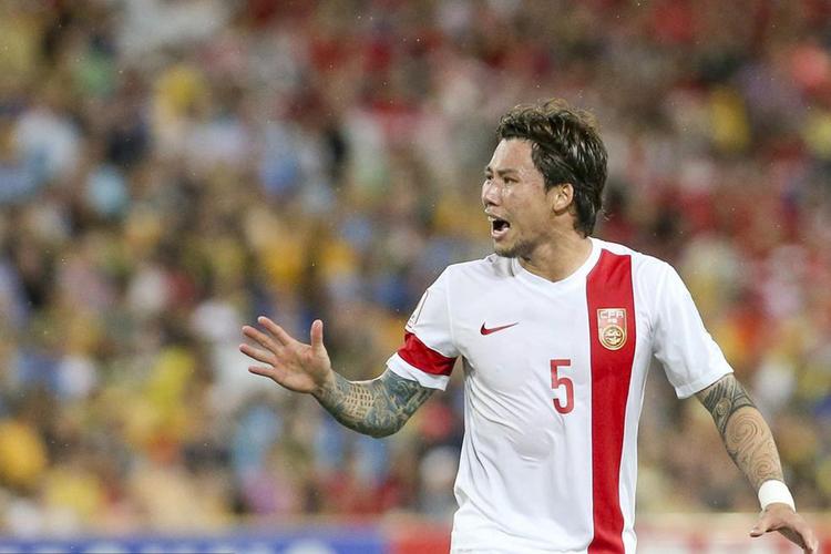 丢人丢到国外的运动员,中国男足张琳芃赛前动员视频