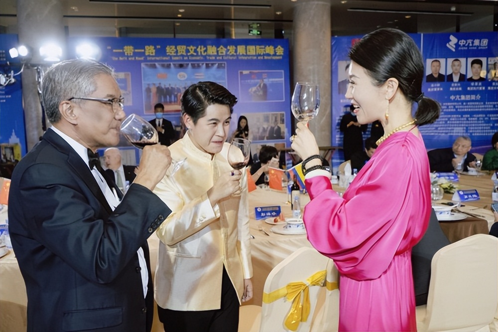 梓元集团董事长刘巍出席“一带一路”经贸文化融合发展国际峰会