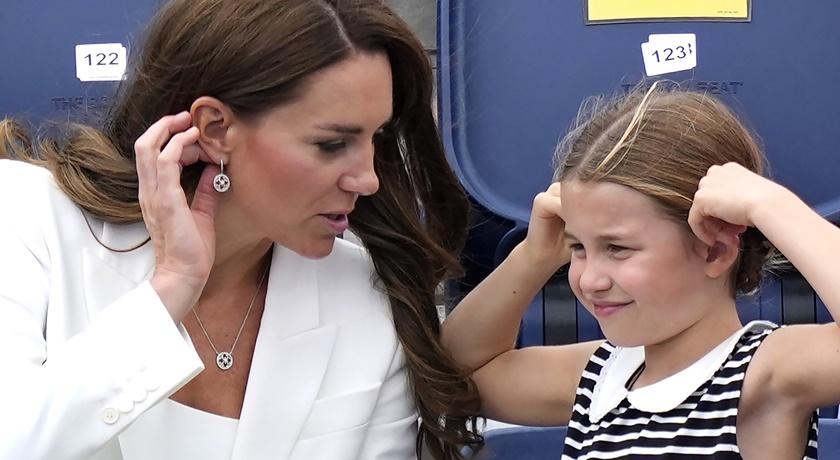 凯特王妃戴妃鞋,凯特王妃穿的运动鞋图片