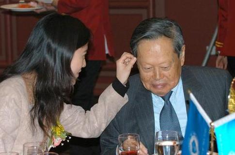 杨振宁百岁之际翁帆披露相处细节,翁帆为何要嫁差54岁的杨振宁